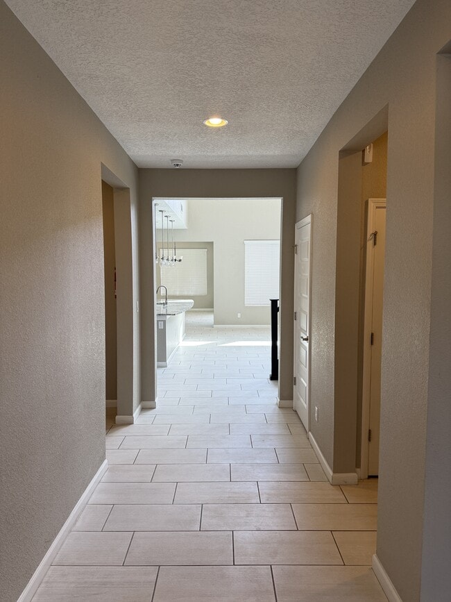 Building Photo - 6624 Yawkey Way NE