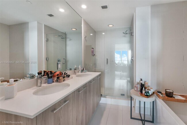 Building Photo - 501 NE 31st St