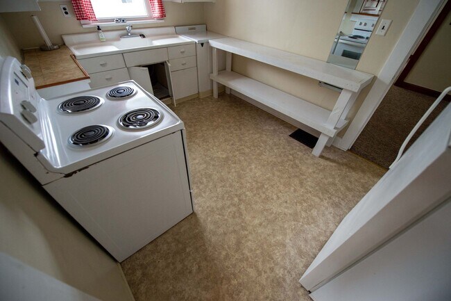 Building Photo - 112 E 15th St