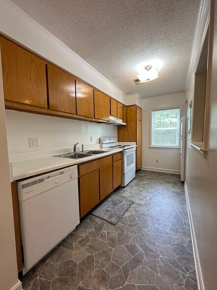 Building Photo - 2500 Avent Ferry Rd