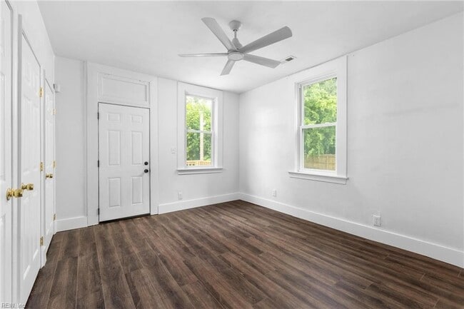 Building Photo - 410 W 29th St