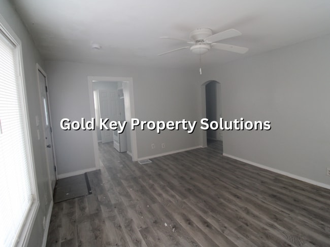 Building Photo - COMING SOON!! 2 BR 1 BA House with New Flooring and Paint (SECTION 8 APPROVED)