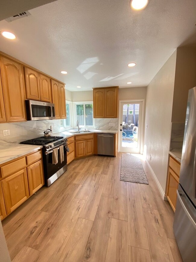 Building Photo - Beautifully Remodeled 3 Bedroom Naples Hou...
