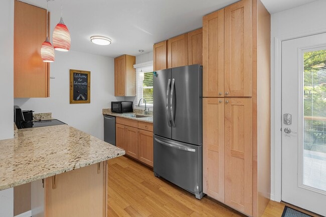 Building Photo - 2-4 Village Park Dr