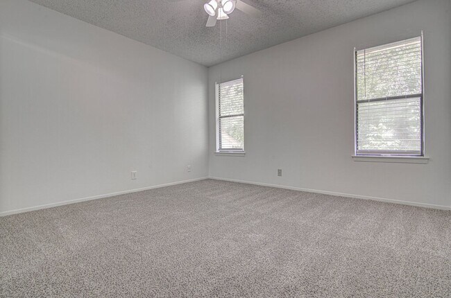 Building Photo - 3558-3560 Ranch Road 2222