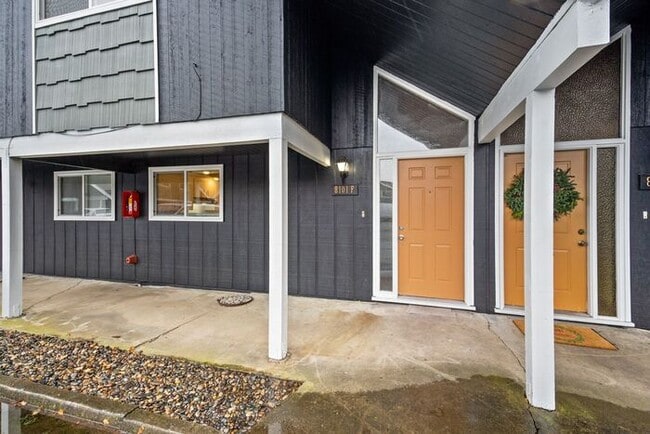 Building Photo - Beautiful Rustic-Style 1-bedroom Apartment...