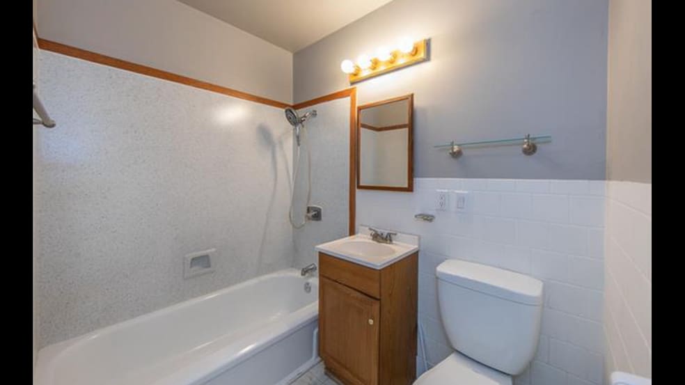 Building Photo - 203 Elmwood Dr