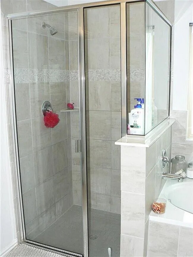 Building Photo - Coming Soon 4BR/2.5BA w/ Fenced Yard + Assigned Parking in Round Rock, TX