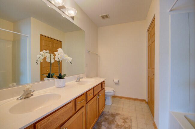 Building Photo - 355 Grape Vine Trail