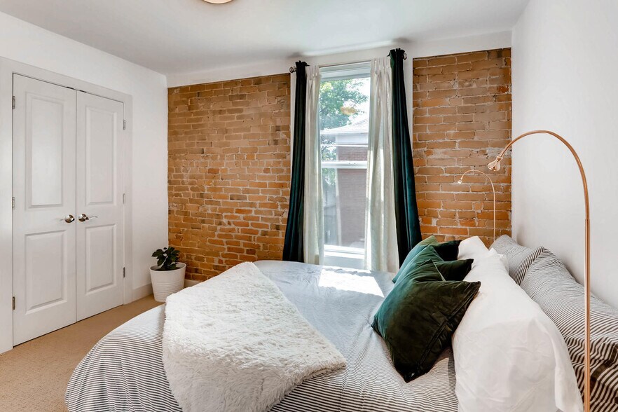 Building Photo - 920 E 24th Ave