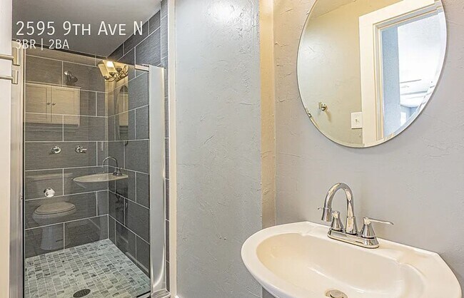 Building Photo - Stunningly Remodeled 3-Bedroom Home on a C...