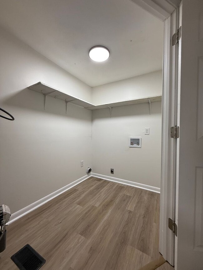 Building Photo - Remodeled 3BD/ 2Bath