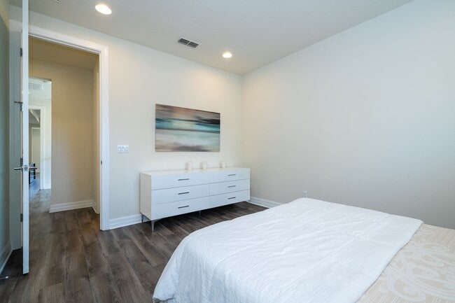 Building Photo - Perfect Home waiting for you! FULLY FURNISHED!