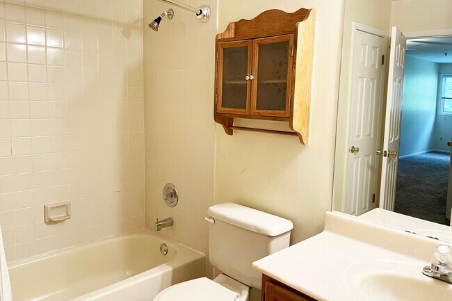 Building Photo - 12B Leva Dr
