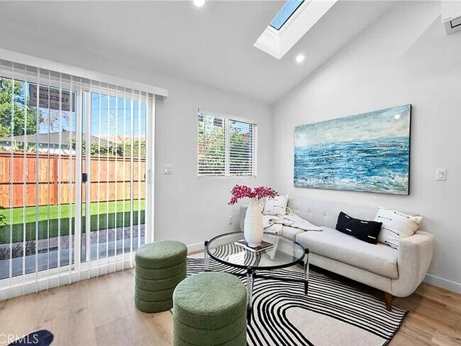 Building Photo - BRAND NEW 1BR + 1BA ADU / IN UNIT LAUNDRY ...
