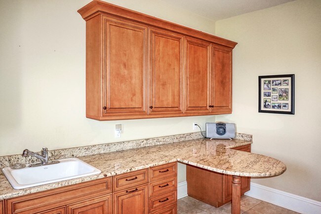 Building Photo - 1363 Oceanview Dr