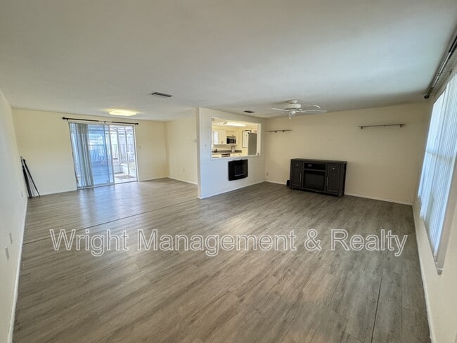 Building Photo - 10921 Norwood Ave