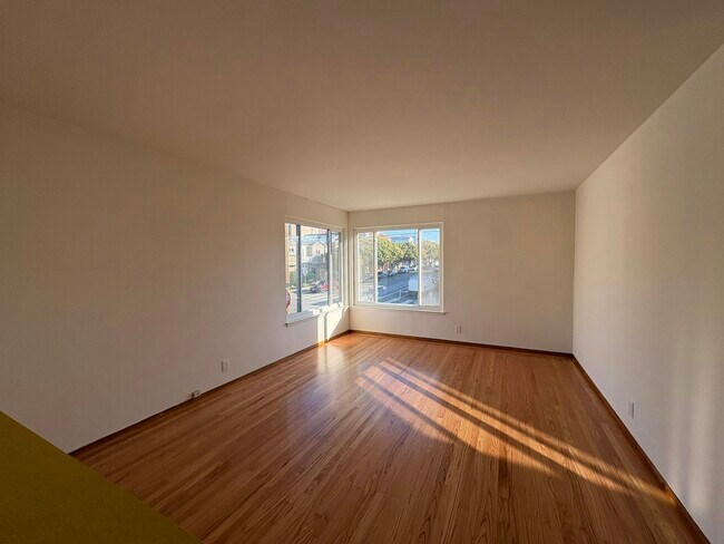 Building Photo - 2901 Cabrillo St