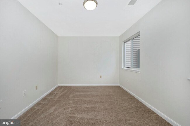 Building Photo - 10247 Redtail Ct