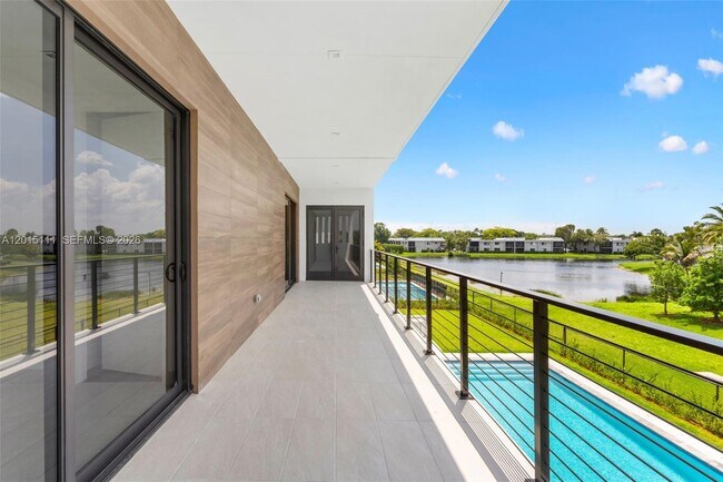 Building Photo - 16700 Botaniko Dr N