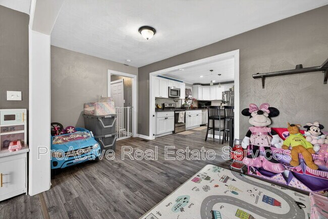 Building Photo - 2012 Midway Ave