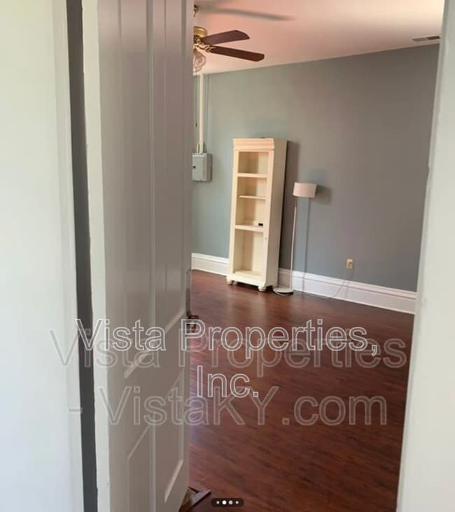 Building Photo - 514 W Oak St