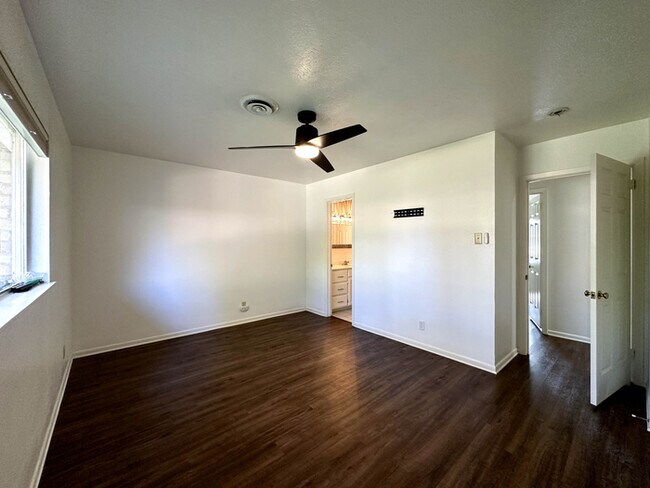 Building Photo - 408 Mimosa Dr