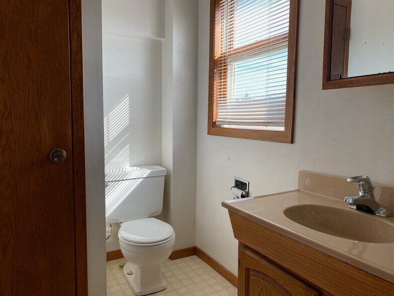 Bathroom - 2284 Jackson St