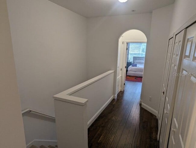 Building Photo - 2142 Park Crescent Dr