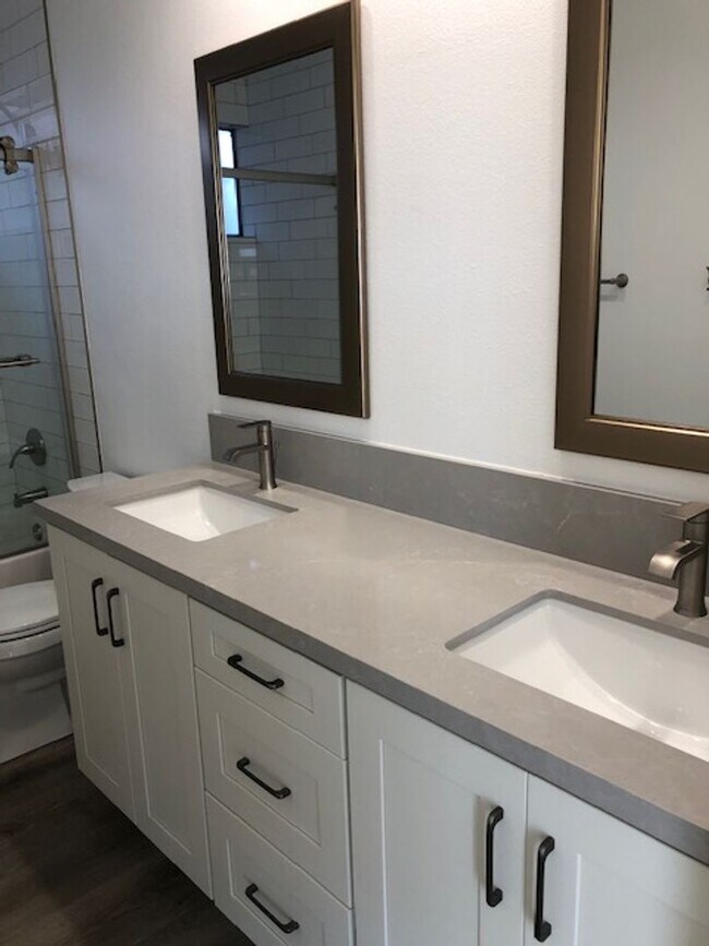 Building Photo - Domingo