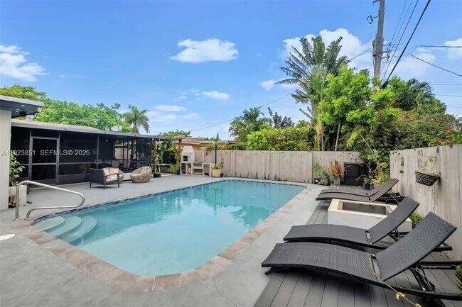 Building Photo - 530 NW 39th St