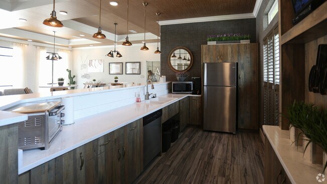 Building Photo - 2100 E Aventura Way