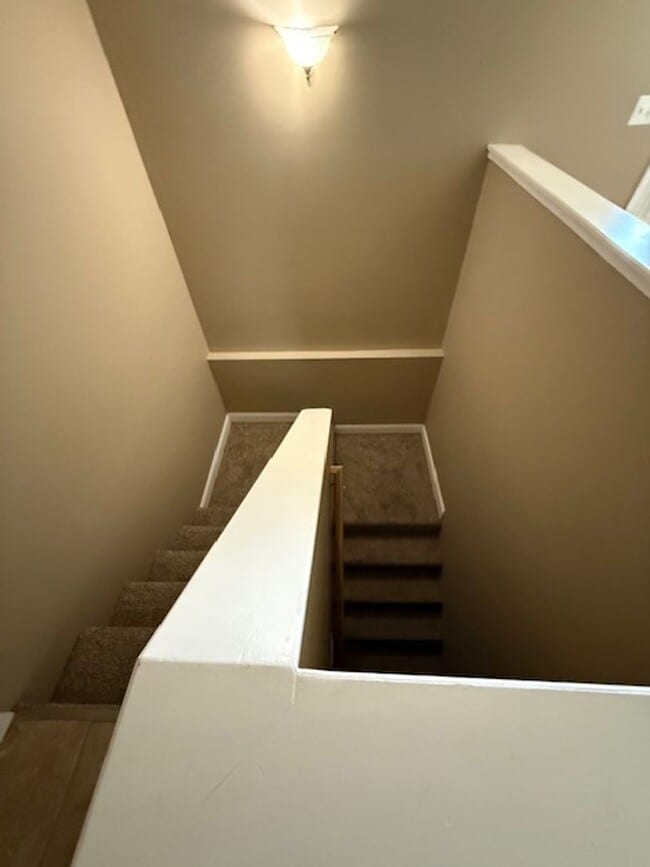 Building Photo - 417 DALHLIA