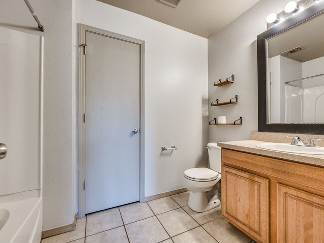 Building Photo - Charming 3-Bedroom Home in the Desirable V...