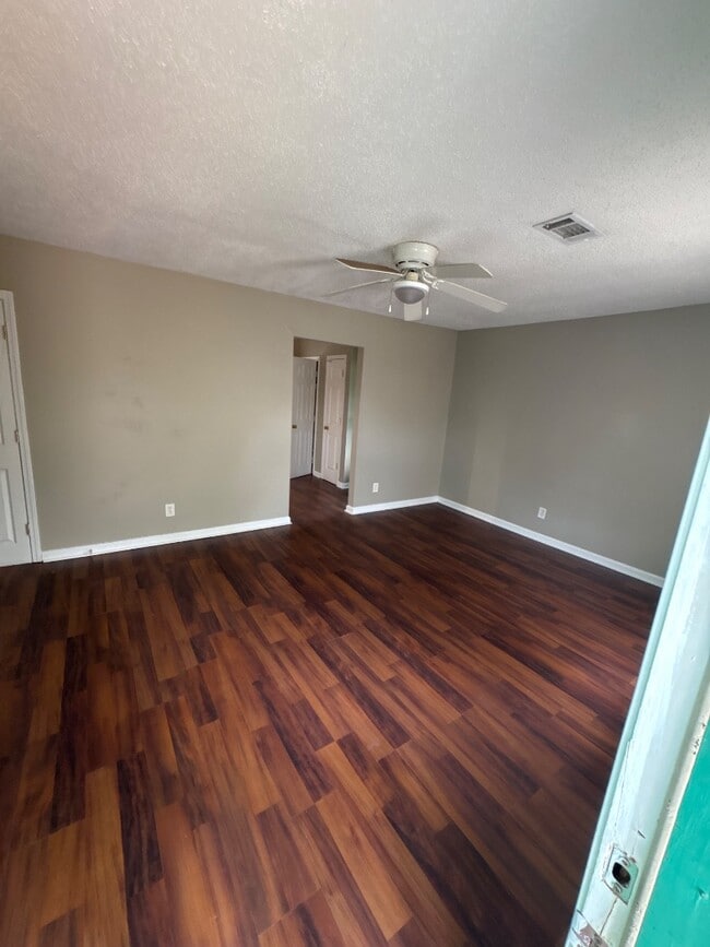 Building Photo - 352 Morton Ave