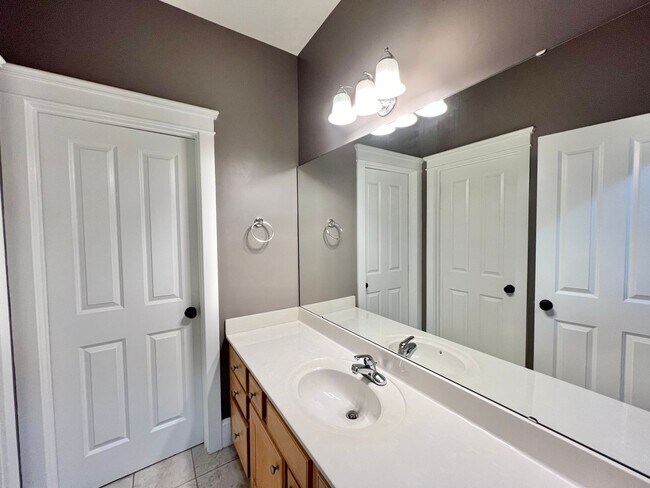 Building Photo - Gorgeous Custom Built 4BD, 3BA Holly Springs Home with Home Gym Setup and Fenced In Yard