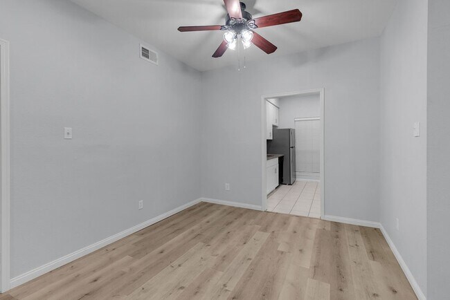 Building Photo - 9707 Richmond Ave.