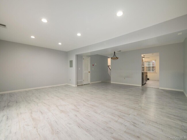 Building Photo - 276 Temple Hill Rd