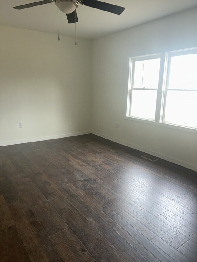 Building Photo - 721 Pickens Dr