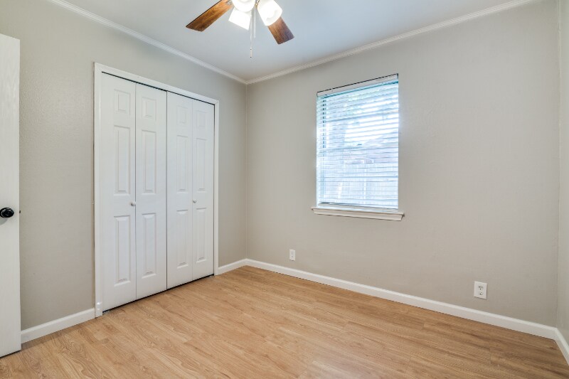 Building Photo - 404 Valentine Ln