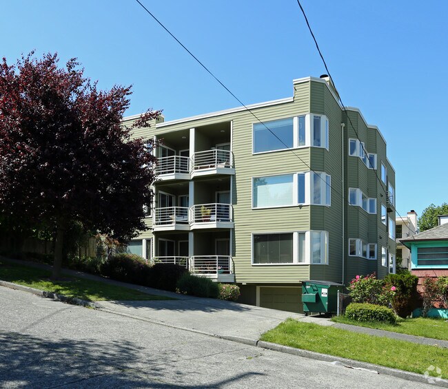 Building Photo - Emerald Vista