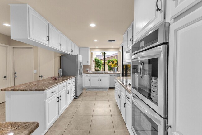 Building Photo - 31 Stanford Dr