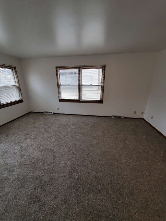 Building Photo - 1112 S 62nd St