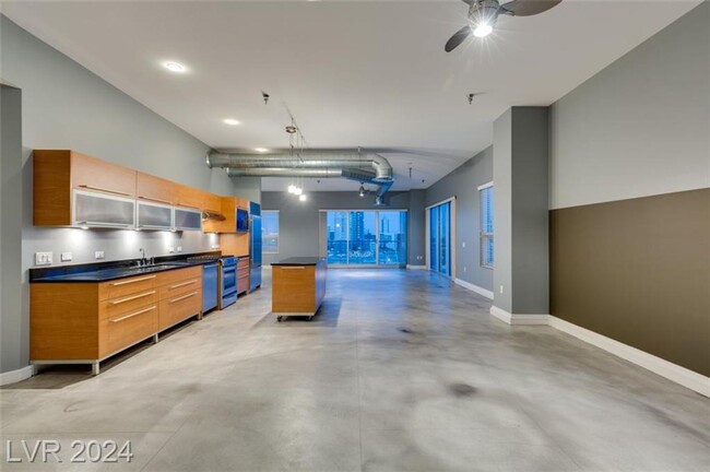 Building Photo - NEWPORT LOFTS--MAGNIFICENT PANORAMIC VIEWS...