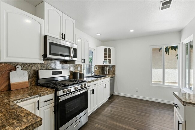 Building Photo - 6979 Walker Ct