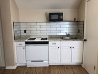 Building Photo - 401 Creekside Way