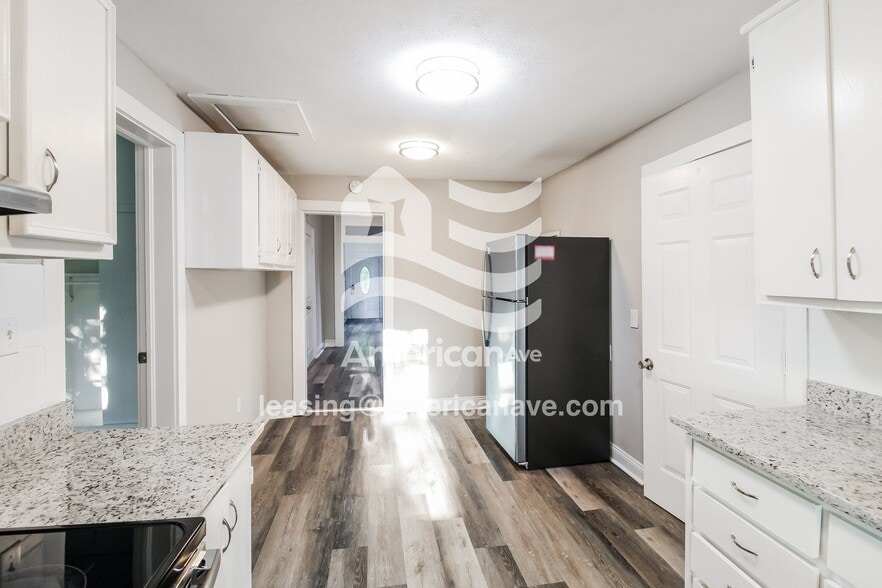 Building Photo - 722-726 6 Ave