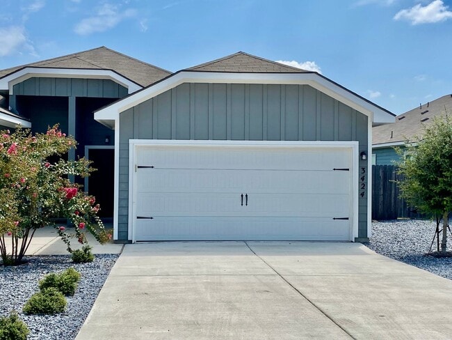 Primary Photo - Luxury duplex in Seguin!