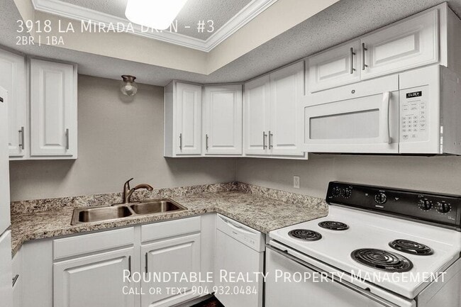 Building Photo - 3918 La Mirada Dr N