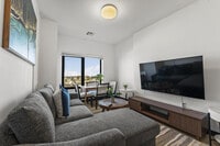 Building Photo - 600 Broadway-SI ID1240311P